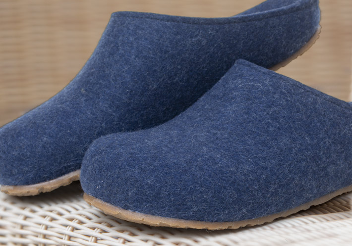 ▷▷ Slippers For Wide Feet | Comfy!